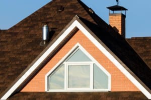 Gaube mit dreiecksfenster im Giebel