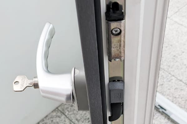 Balkontür zum Einstellen wird vorher auf Funktion überprüft