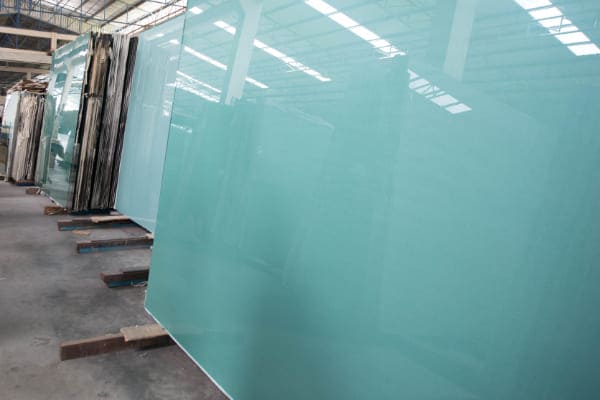 Fenster  mit Satinato Ornament