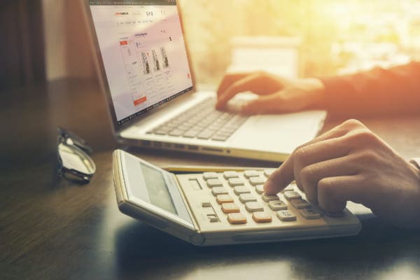 Auf Fensterhandel.de werden Fenster konfiguriert und berechnet Auf Fensterhandel.de werden Fenster konfiguriert und berechnet