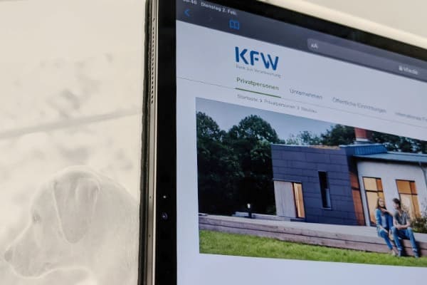 Die KfW bietet unterschiedliche Förderungen für neue Fenster