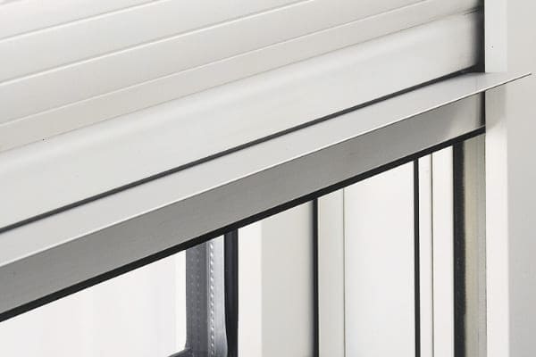 Rollladenführungschienen haben integrierte Bürstendichtungen