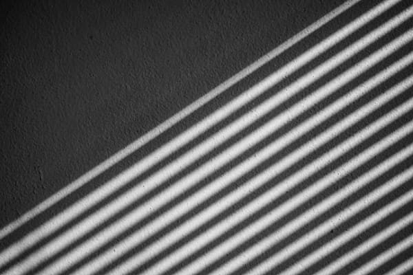 Schatten wegen geschlossenen Vorbaurollladens Schatten wegen geschlossenen Vorbaurollladens