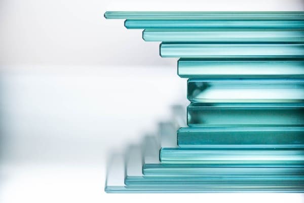 Durch verschiedene Glasaufbauten lassen sich hohe Werte in Sicherheit, Wärmeschutz und Schalldämmung erreichen. Durch verschiedene Glasaufbauten lassen sich hohe Werte in Sicherheit, Wärmeschutz und Schalldämmung erreichen.