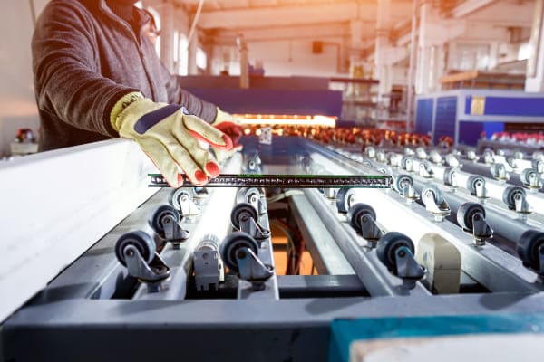 Eine Waermeschutzverglasung wird hergestellt