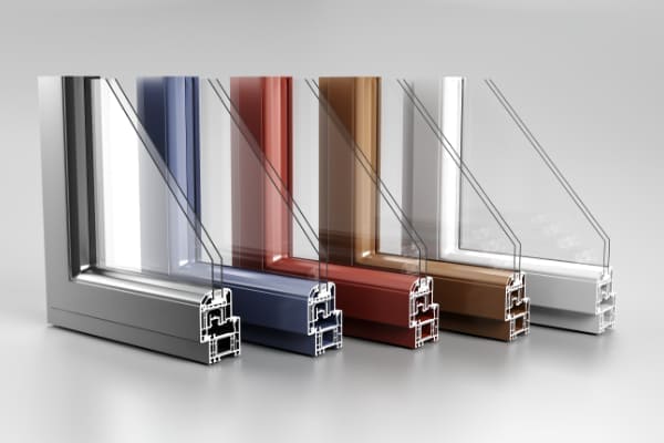 Farbauswahl von Kunststoffprofilen für Fenster.