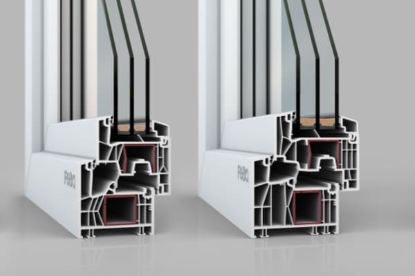 Zwei Fenster Profile mit Kammersystem beim PVC Fenster.