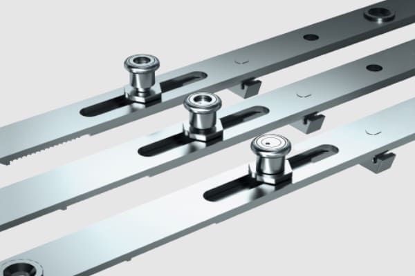 Verschiedene Arten von Fensterbeschlägen werden gezeigt Verschiedene Arten von Fensterbeschlägen werden gezeigt