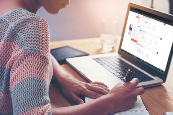 Viele Eigenschaften für weiße Kunststofffenster im Konfigurator von Fensterhandel.de Viele Eigenschaften für weiße Kunststofffenster im Konfigurator von Fensterhandel.de