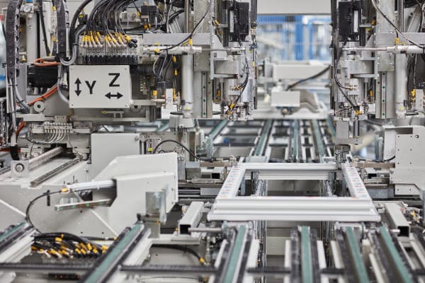 FeBa produziert Kastenfenster mit Hightech Fertigungsanlage.