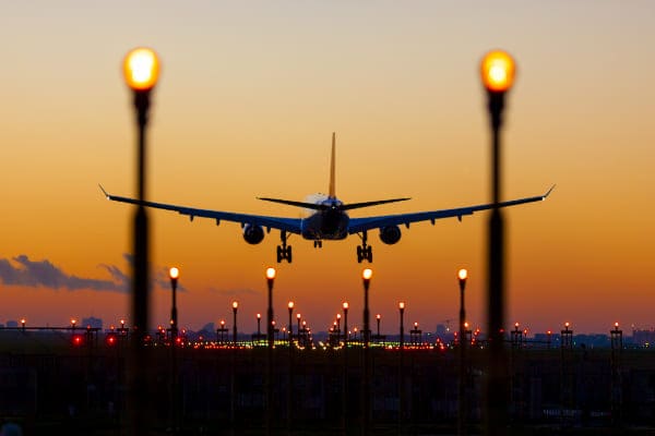 Wohngebiet nahe eines Flughafens mit hoher Lärmbelastung