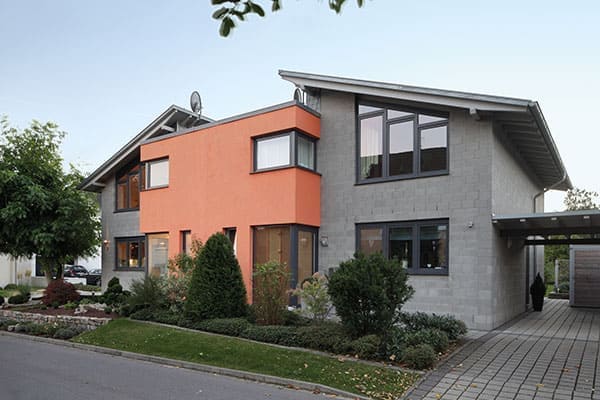 Dreiecksfenster im Giebel