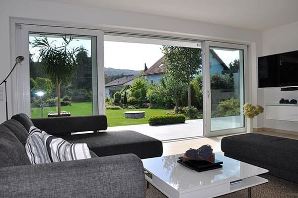 Wohnzimmer mit Einbruchschutz Fenster und besonderer Sicherheitsverglasung