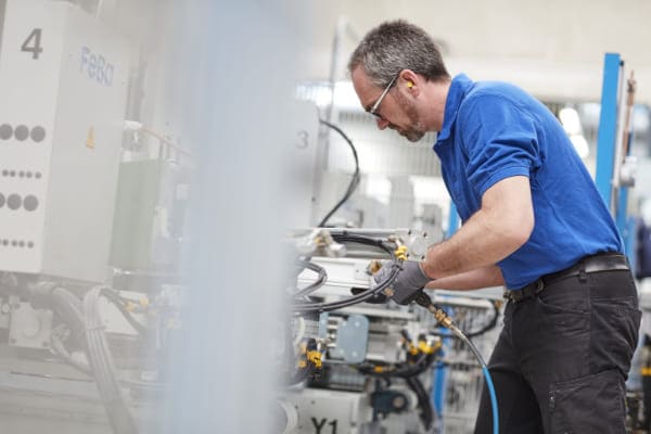 Faltschiebetür wird auf Maß angefertigt Faltschiebetür wird auf Maß angefertigt