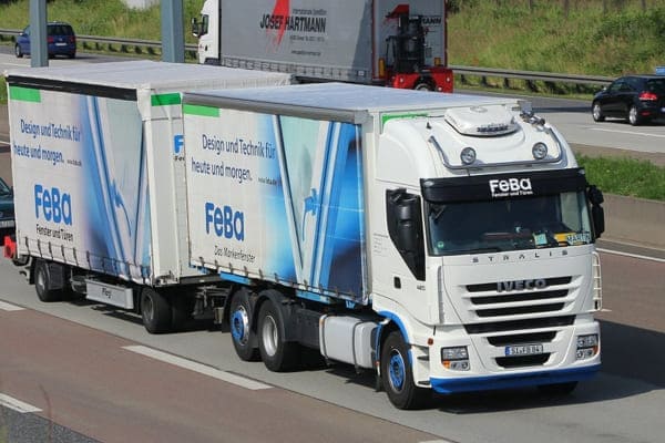 FeBa LKW ist auf Autobahn unterwegs.  FeBa LKW ist auf Autobahn unterwegs.