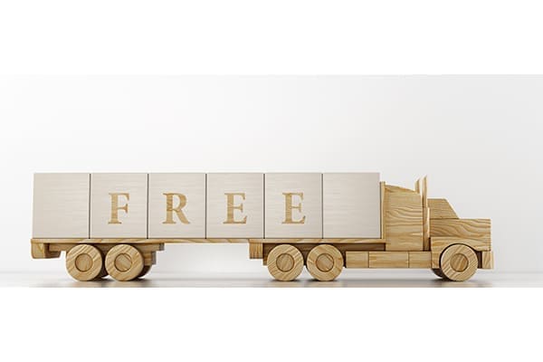 Kleiner Holz LKW mit Schriftzug free. Kleiner Holz LKW mit Schriftzug free.