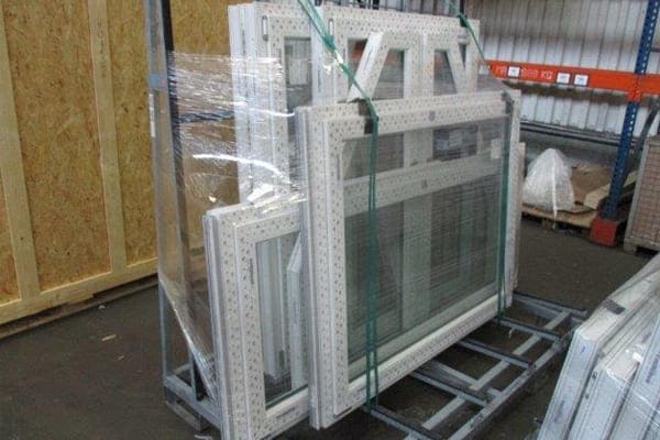 FeBa Fenster verpackt auf Festergestell. FeBa Fenster verpackt auf Festergestell.