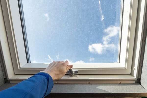 Schwingflügelfenster mit Griff