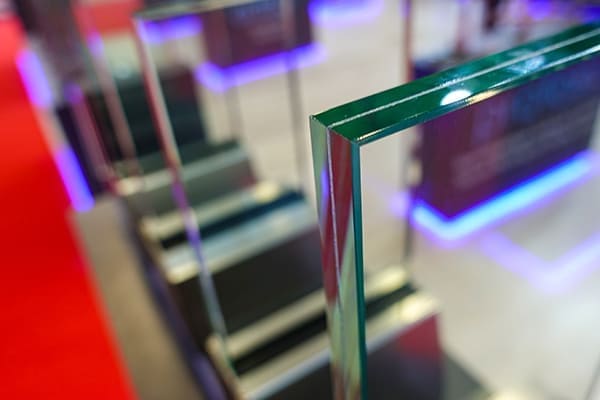 Nahaufnahme von Glas in der Glasindustrie.