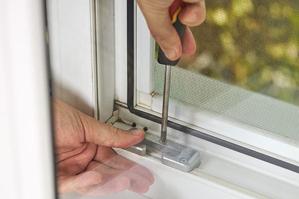 Kunststofffenster mit Sicherheitsbeschlag. Kunststofffenster mit Sicherheitsbeschlag.