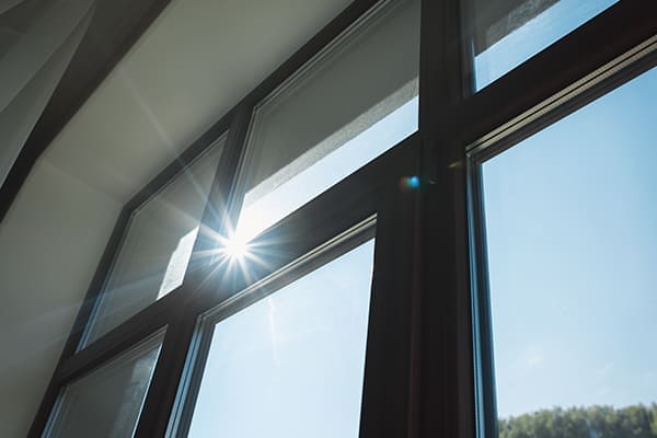 Fenster von innen wo Sonne rein scheint