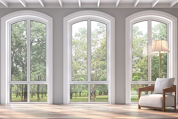 drei Segmentbogenfenster bodentief im Wohnzimmer 