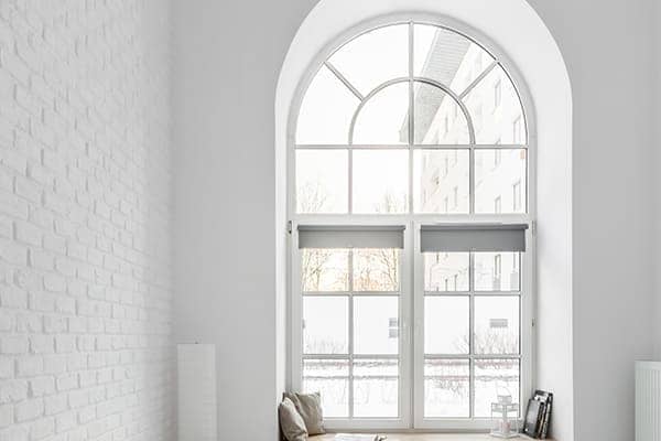 Stichbogenfenster mit Sprossen