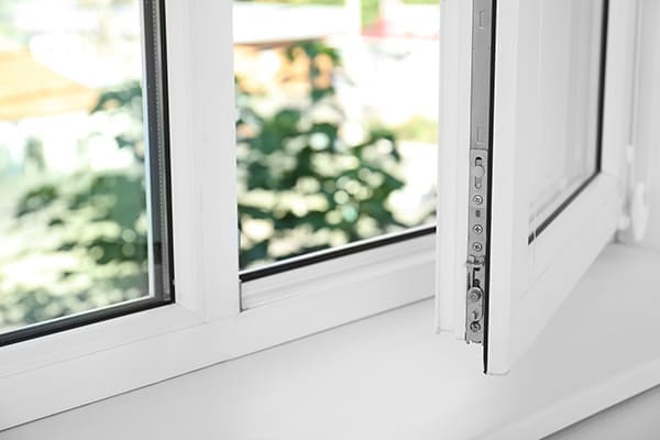 Kunststofffenster mit Stulp.