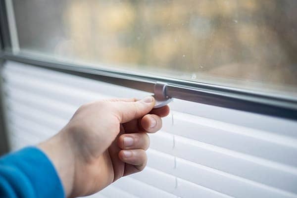 Fensterplissee von innen gesehen.