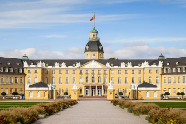 Blick auf das Schloss in Karlsruhe, dem Standort vom Fensterhersteller Aluplast Blick auf das Schloss in Karlsruhe, dem Standort vom Fensterhersteller Aluplast