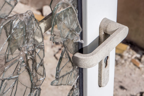 Ein Einbruchsversuch wurde wegen fehlender Fenster Sicherheit nicht verhindert.
