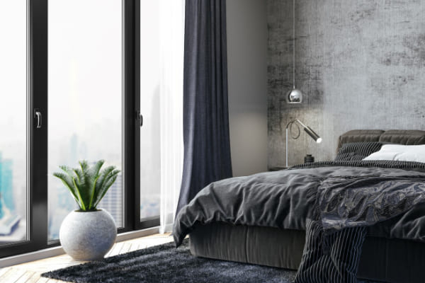 Fensterfarbe schwarz wird in einem Schlafzimmer präsentiert