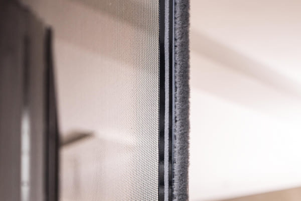 Ein mögliches Design einer Insektenschutz Tür im Vergleich zu vielen