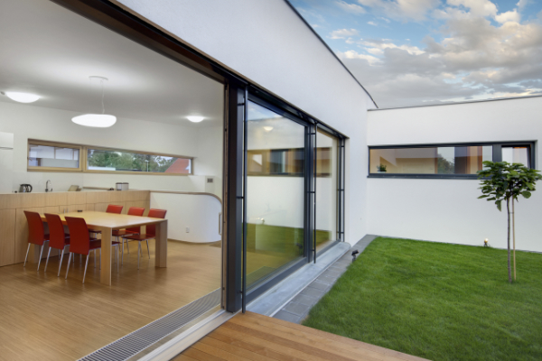 Terrassentür ohne Schwelle im Neubau 