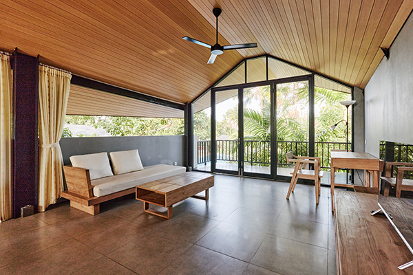 Wohnzimmer mit Terrassentür ohne Schwelle große Front